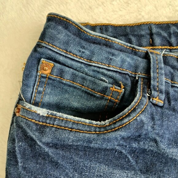 Almost Famous Size 7 Women’s Blue Denim Bermuda Shorts Stretch Button Up - Picture 6 of 8